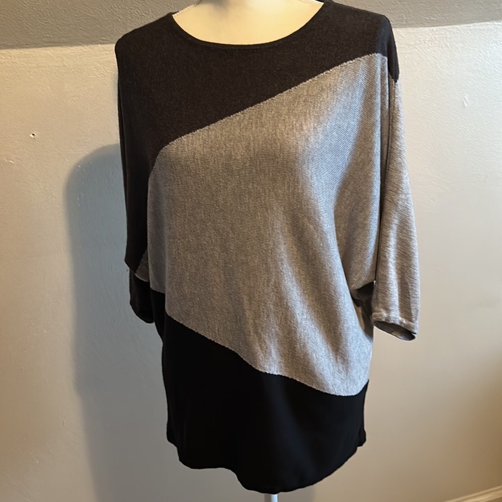 Magaschoni grey and black color block cashmere blend sweater w/dolman sleeve